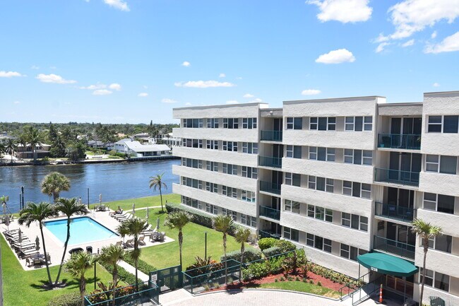 Building Photo - 1236 Hillsboro Mile