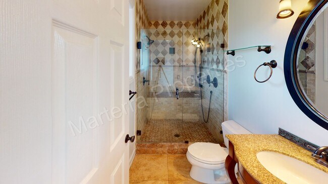 Building Photo - Beautiful 3 Bedroom Home in Huntington Beach