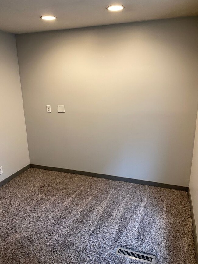 Building Photo - Fully Updated 3 Bedroom 1 Bath House for Rent