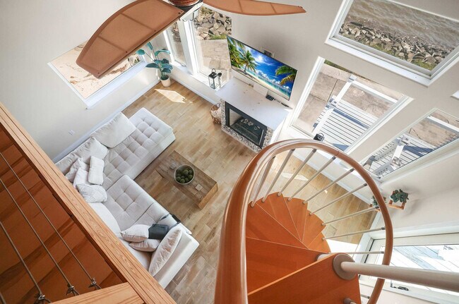 Building Photo - 6717 Belle Fontaine Dr