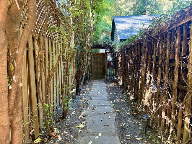 Building Photo - PEACEFUL MADRONE CANYON ONE BEDROOM COTTAGE NEAR DOWNTOWN LARKSPUR
