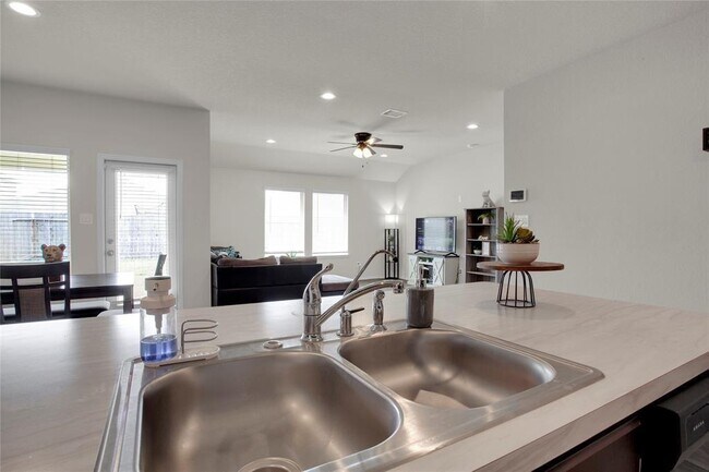 Building Photo - 5503 Creekside Ridge Trail