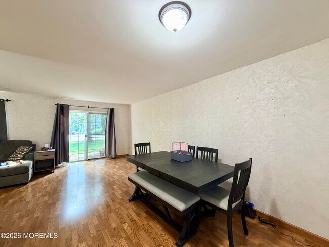 Building Photo - 743 Banyan Ct