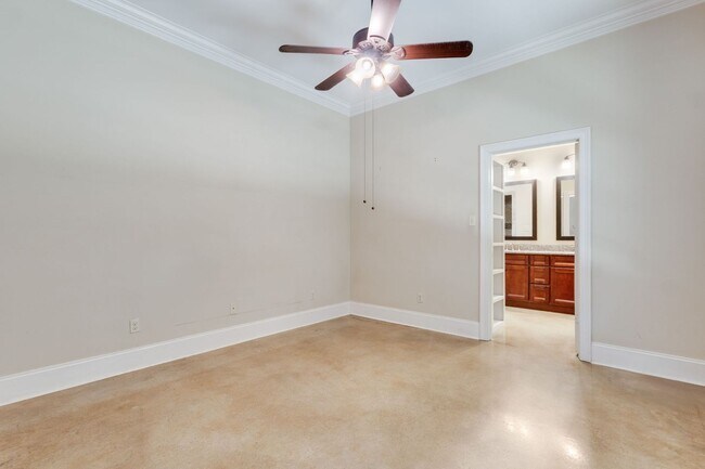 Building Photo - FOR RENT in LAFAYETTE!