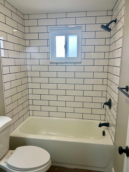 Building Photo - 214 Barbara Dr