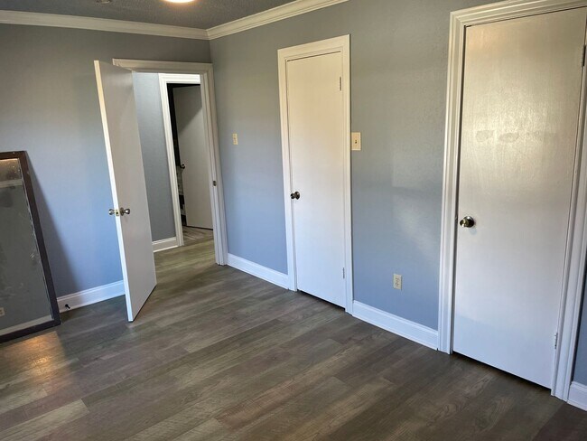 Building Photo - 229 Travis Ln