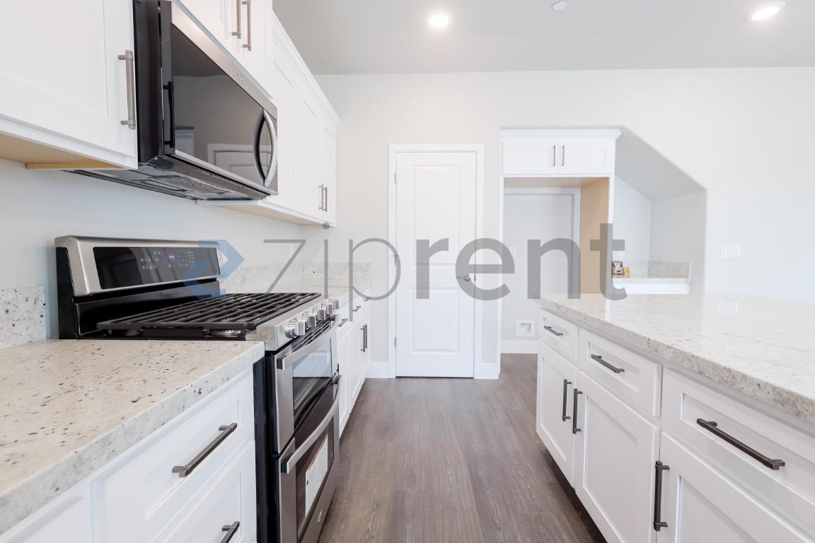 Building Photo - 905 Mirage Ln