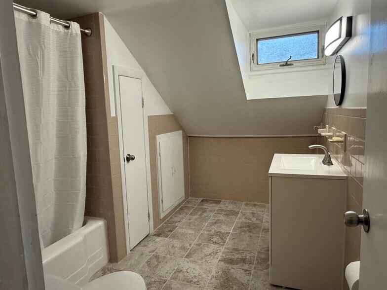 Building Photo - 227 Providence St