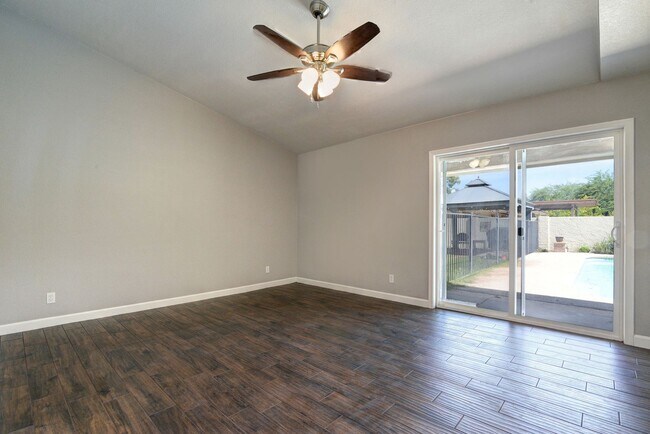 Building Photo - HUGE House In Tempe Close to ASU