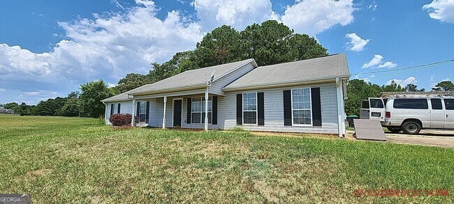 Primary Photo - 311 Snapping Shoals Rd