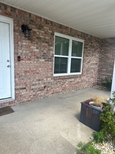 Building Photo - Beautifully Remodeled 4Bed/2.5Bath Townhome