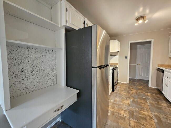 Building Photo - Virginia Village 4 Bed 3 Baths Large Yard Attached Garage Super Spacious!