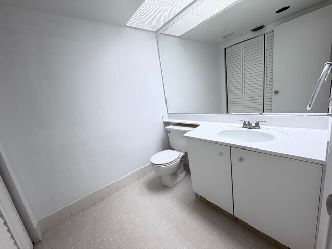 Building Photo - 1300 SW 125th Ave