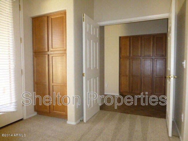 Building Photo - 20653 W Grandview Dr