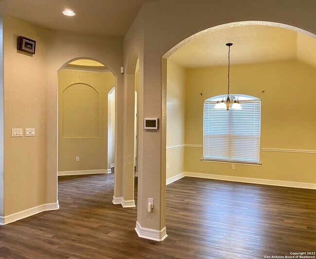 Building Photo - 8634 Shady Mountain