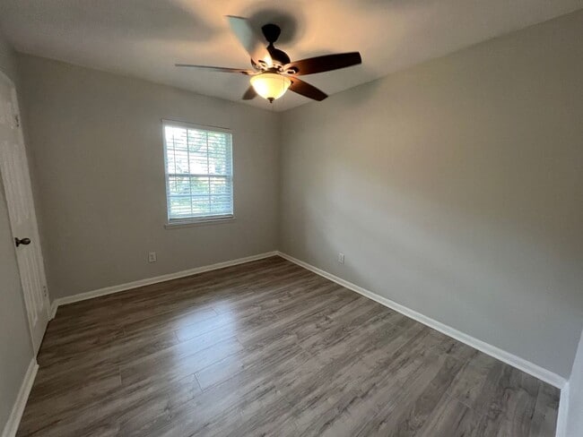 Building Photo - Pensacola - Mallory Heights - 3 Bedroom, 2...