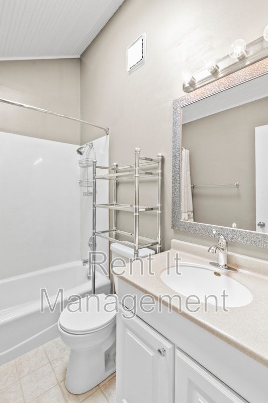 Building Photo - 15421 R St