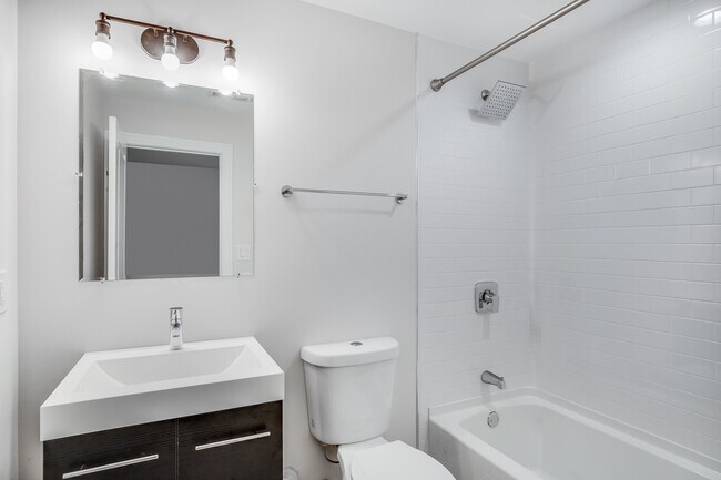 Building Photo - 5407 S Harper Ave