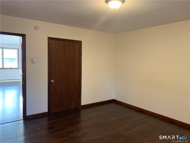 Building Photo - 454 Cow Hill Rd