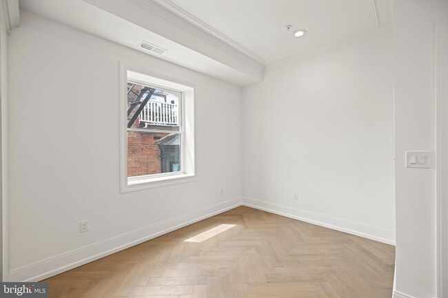 Building Photo - 1709 21st St NW