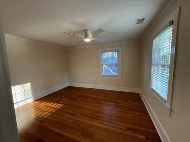 Building Photo - Beautifully Updated House in Forest Hills!