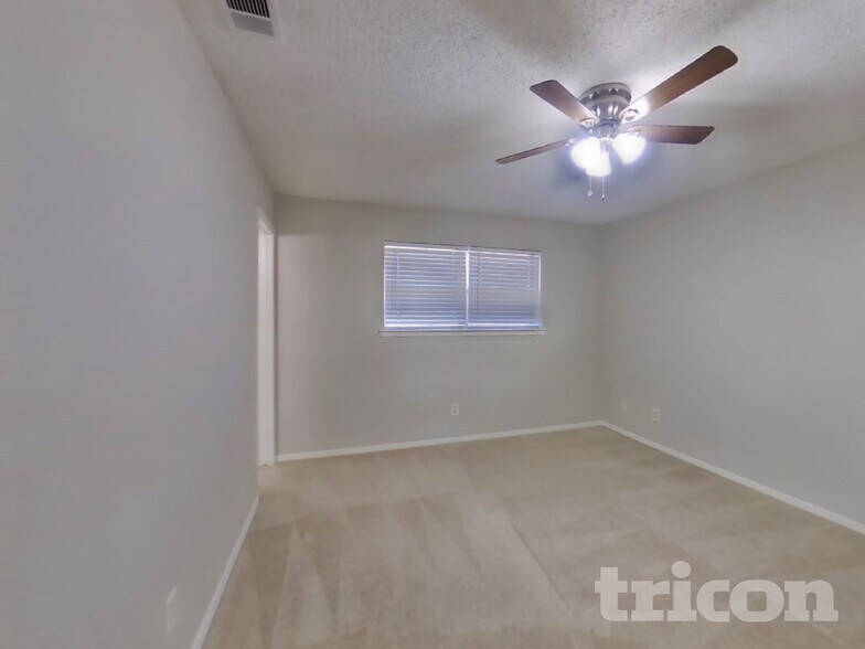 Building Photo - 810 Dogwood Dr