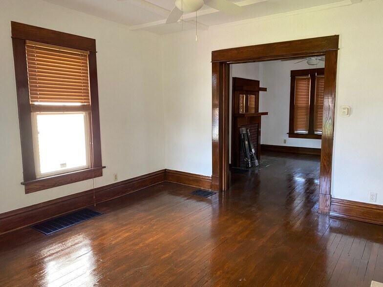 Primary Photo - 329 E 19th Ave
