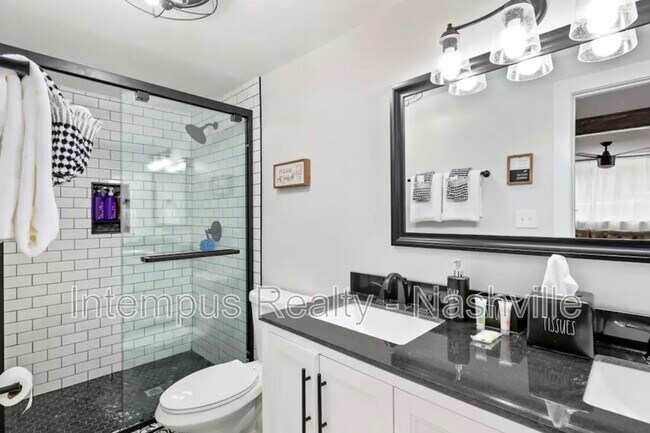 Building Photo - 840 Lemont Dr