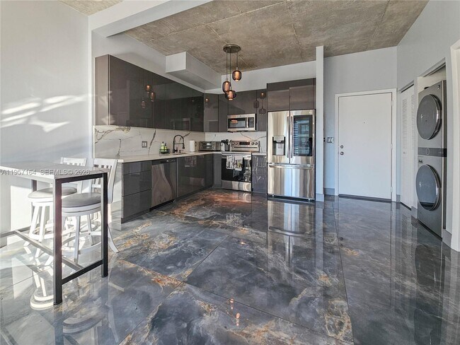 Building Photo - 234 NE 3rd St