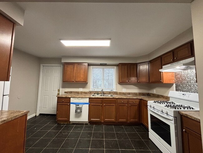 Building Photo - 3 Bedroom 1 Bath, Single Family Home, Lyell - Otis Neighborhood!