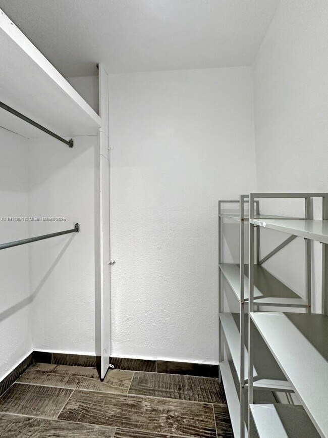 Building Photo - 901 Euclid Ave