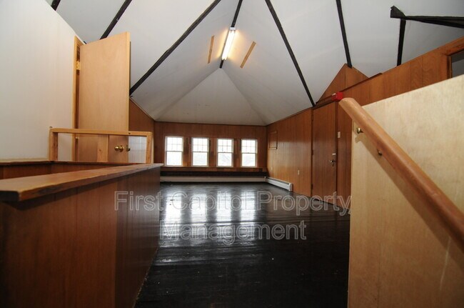 Building Photo - 947 S Queen St