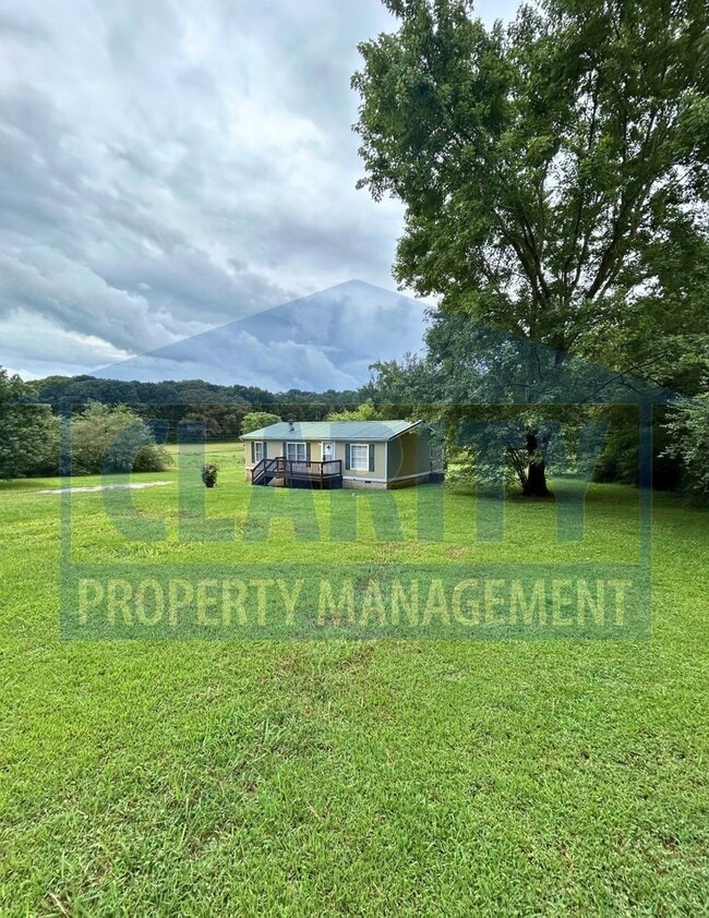 Building Photo - Charming 3-Bedroom with Large Yard