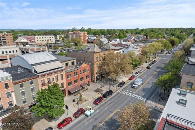 Building Photo - 433 Broadway