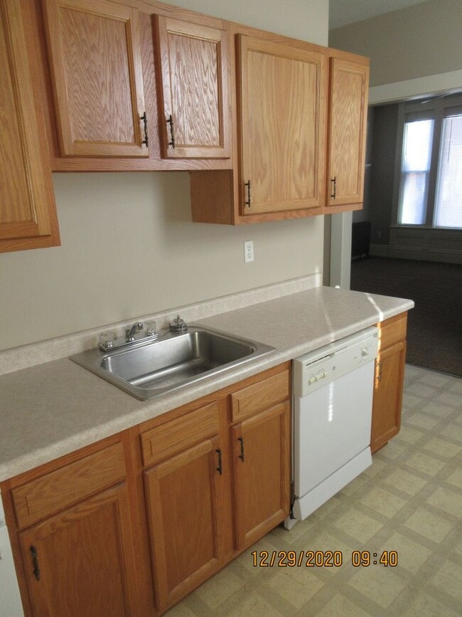 Building Photo - 209 W Dewald St