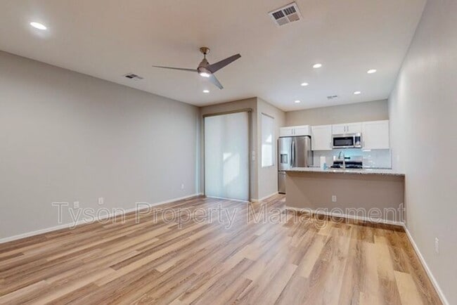 Building Photo - 4571 Villa Loma Ln NE