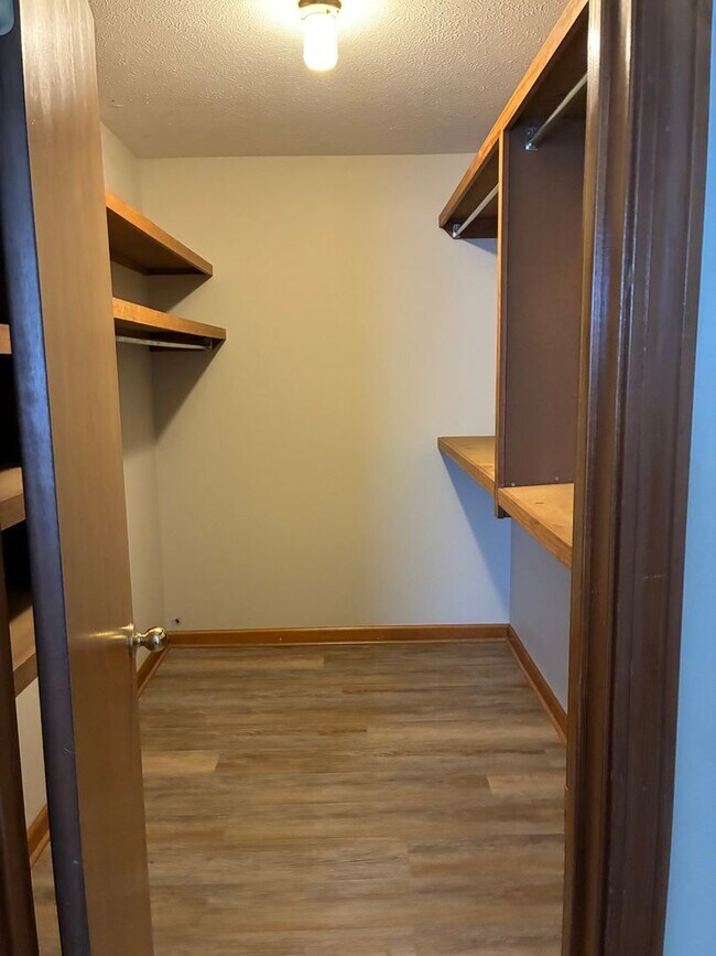 Building Photo - 2702 Oak Meadow Pl