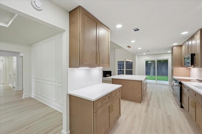 Building Photo - 7060 Burlington Dr