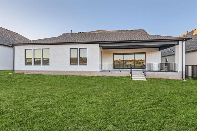 Building Photo - 300 Alava Wy