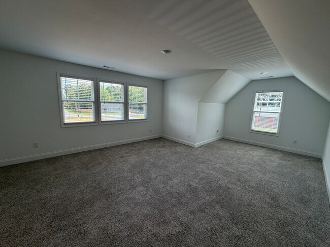 Building Photo - 908 Stevens St