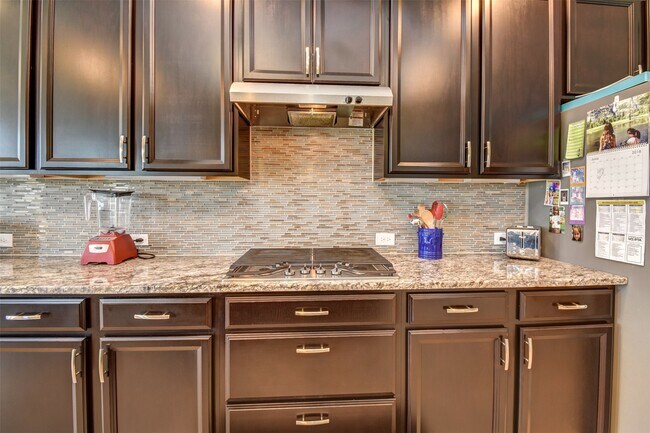 Building Photo - 25710 Oakwood Knoll Dr
