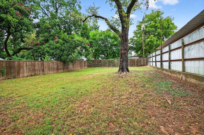 Building Photo - 211 W Murray St