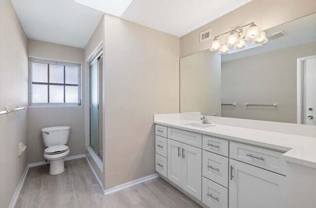 Building Photo - 2 Bedroom 2 Bath Pool Home for Rent
