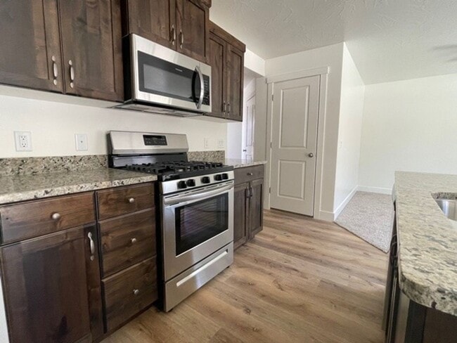 Building Photo - Desert Bluff 4 Bed Home!