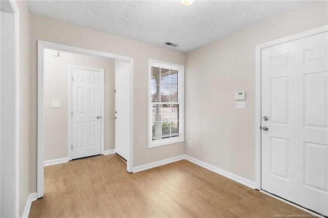 Building Photo - 3022 Burton Dr