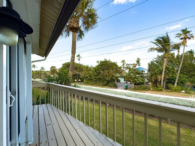 Building Photo - Enjoy Beachside Life