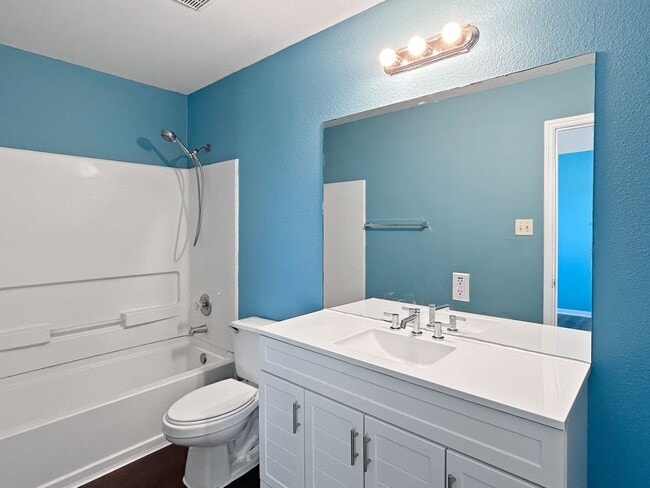 Building Photo - Charming 3 bedroom, 2 bath Home - Jefferso...