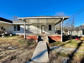 Building Photo - Adorable 2 bedroom, 1 bath duplex | Located in Gastonia