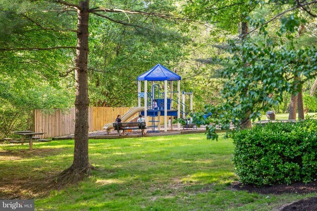 Building Photo - 18304 Streamside Dr