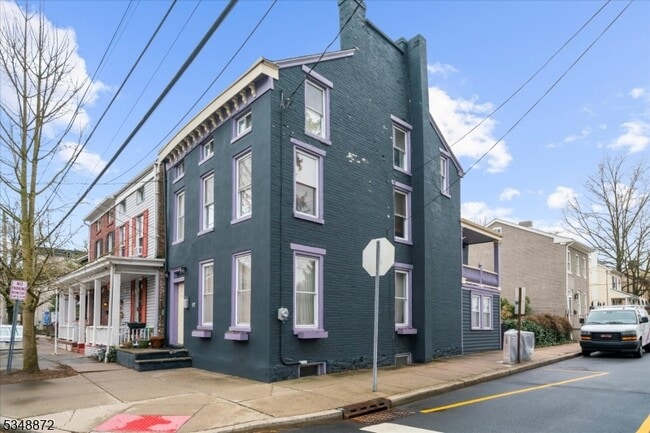 Building Photo - 97 N Main St